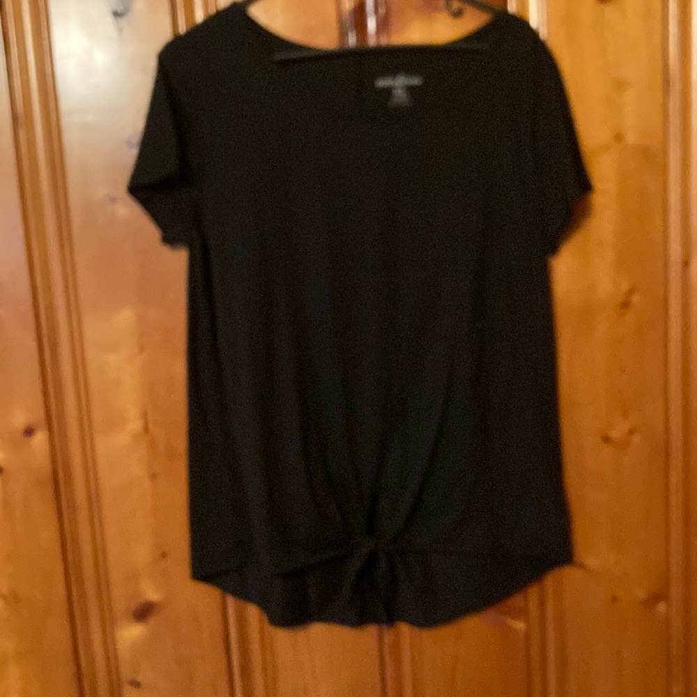Women’s mix&co. top size says X-Large but fits like a medium